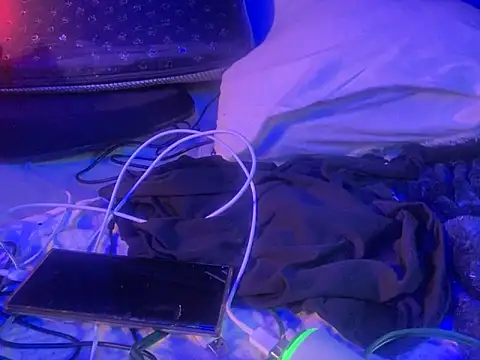 Snapshot of gurlnips chatting on 09/13/25, 03:01 gurlnips online show from 09/13/25, 03:01