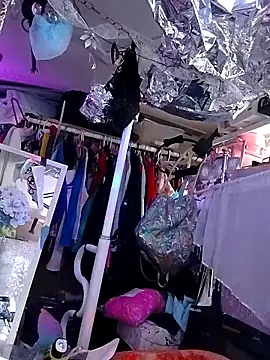 Snapshot of gurlnips chatting on 09/27/25, 10:59 gurlnips online show from 09/27/25, 10:59