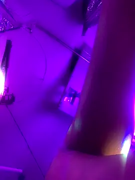 Snapshot of gurlnips chatting on 09/29/25, 07:13 gurlnips online show from 09/29/25, 07:13