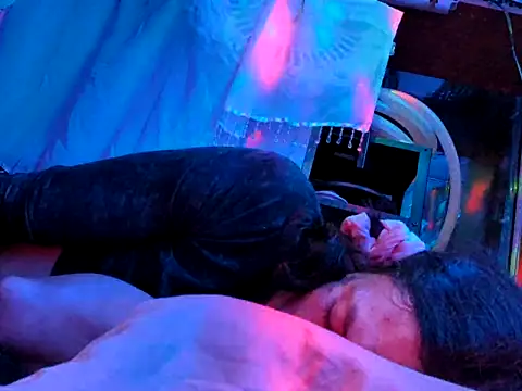 Snapshot of gurlnips chatting on 10/09/25, 06:11 gurlnips online show from 10/09/25, 06:11