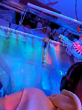 Snapshot of gurlnips chatting on 10/11/25, 03:28 gurlnips online show from 10/11/25, 03:28