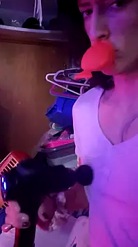 Snapshot of gurlnips chatting on 10/18/25, 07:36 gurlnips online show from 10/18/25, 07:36