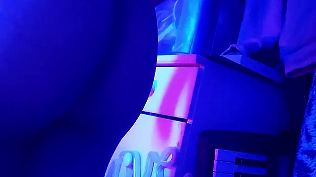 Snapshot of gurlnips chatting on 10/19/25, 09:21 gurlnips online show from 10/19/25, 09:21