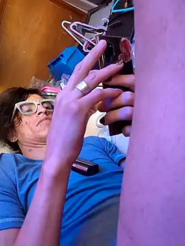 Snapshot of gurlnips chatting on 10/19/25, 09:26 gurlnips online show from 10/19/25, 09:26