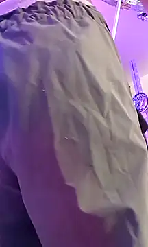 Snapshot of gurlnips chatting on 11/15/25, 11:18 gurlnips online show from 11/15/25, 11:18