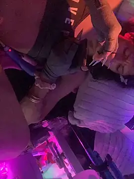 Snapshot of gurlnips chatting on 12/01/25, 03:50 gurlnips online show from 12/01/25, 03:50