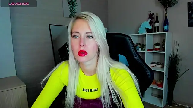 Snapshot of Mermaid_N chatting on 09/22/25, 01:40 Mermaid N online show from 09/22/25, 01:40