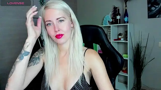 Snapshot of Mermaid_N chatting on 10/10/25, 01:48 Mermaid N online show from 10/10/25, 01:48