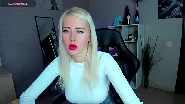 Snapshot of Mermaid_N chatting on 10/16/25, 01:39 Mermaid N online show from 10/16/25, 01:39