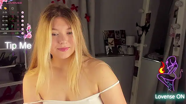 Snapshot of Rebecca_Kelly chatting on 09/15/25, 01:38 Rebecca Kelly online show from 09/15/25, 01:38