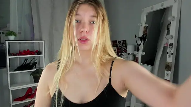 Snapshot of Rebecca_Kelly chatting on 09/24/25, 02:04 Rebecca Kelly online show from 09/24/25, 02:04