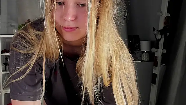 Snapshot of Rebecca_Kelly chatting on 10/02/25, 02:07 Rebecca Kelly online show from 10/02/25, 02:07