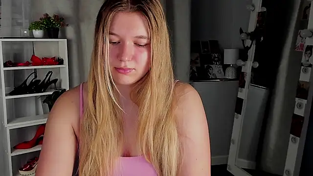 Snapshot of Rebecca_Kelly chatting on 10/06/25, 01:58 Rebecca Kelly online show from 10/06/25, 01:58