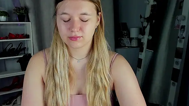 Snapshot of Rebecca_Kelly chatting on 10/08/25, 01:58 Rebecca Kelly online show from 10/08/25, 01:58