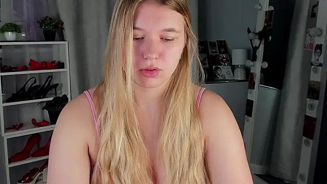 Snapshot of Rebecca_Kelly chatting on 10/14/25, 02:12 Rebecca Kelly online show from 10/14/25, 02:12