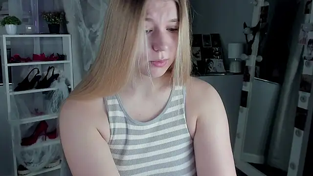 Snapshot of Rebecca_Kelly chatting on 10/24/25, 01:57 Rebecca Kelly online show from 10/24/25, 01:57