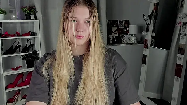 Snapshot of Rebecca_Kelly chatting on 11/04/25, 02:10 Rebecca Kelly online show from 11/04/25, 02:10