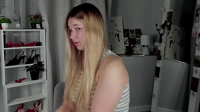 Snapshot of Rebecca_Kelly chatting on 11/05/25, 02:44 Rebecca Kelly online show from 11/05/25, 02:44