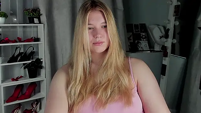 Snapshot of Rebecca_Kelly chatting on 11/11/25, 02:33 Rebecca Kelly online show from 11/11/25, 02:33