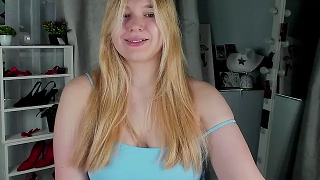 Snapshot of Rebecca_Kelly chatting on 11/14/25, 02:32 Rebecca Kelly online show from 11/14/25, 02:32