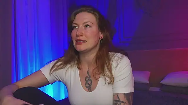 Snapshot of Liv_Fay chatting on 10/08/25, 03:31 Liv Fay online show from 10/08/25, 03:31