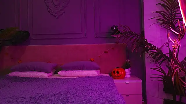 Snapshot of Liv_Fay chatting on 11/04/25, 02:16 Liv Fay online show from 11/04/25, 02:16