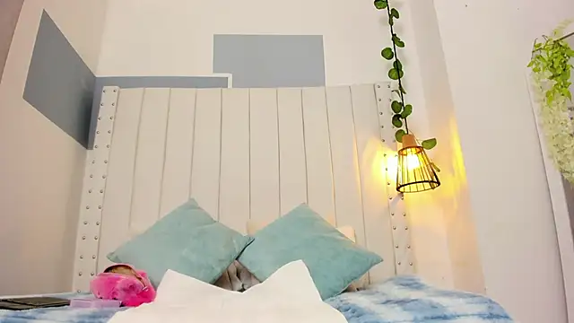 Snapshot of hannah_gray chatting on 09/12/25, 11:10 hannah gray online show from 09/12/25, 11:10