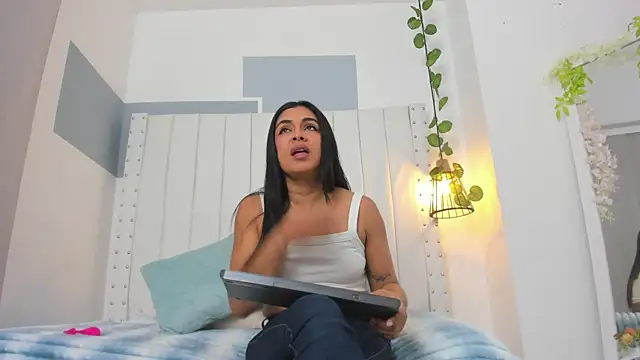 Snapshot of hannah_gray chatting on 10/20/25, 11:10 hannah gray online show from 10/20/25, 11:10