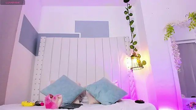 Snapshot of hannah_gray chatting on 10/25/25, 11:07 hannah gray online show from 10/25/25, 11:07