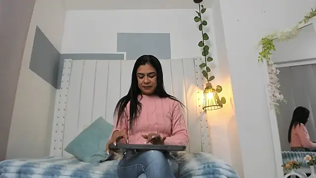 Snapshot of hannah_gray chatting on 11/09/25, 11:08 hannah gray online show from 11/09/25, 11:08