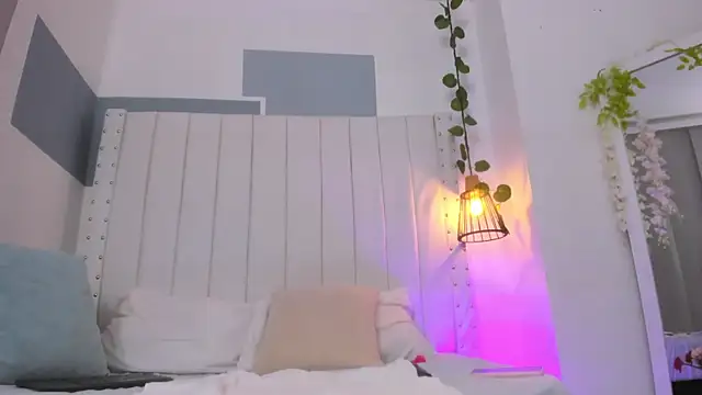 Snapshot of hannah_gray chatting on 11/18/25, 11:14 hannah gray online show from 11/18/25, 11:14