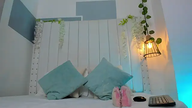 Snapshot of hannah_gray chatting on 12/01/25, 11:15 hannah gray online show from 12/01/25, 11:15