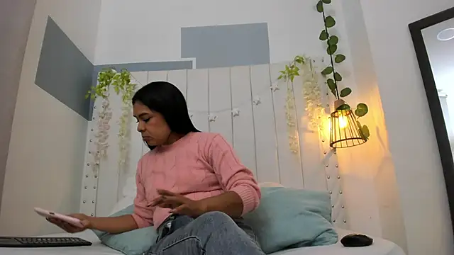 Snapshot of hannah_gray chatting on 12/05/25, 11:08 hannah gray online show from 12/05/25, 11:08