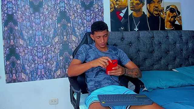 dominic smith  online show from 02/07/25, 01:58