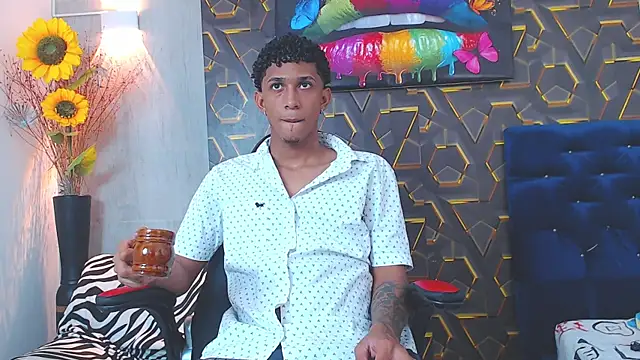 Snapshot of dominic_smith_ chatting on 10/08/25, 09:45 dominic smith online show from 10/08/25, 09:45