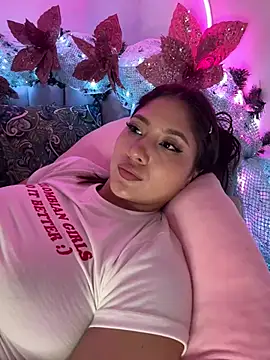 Snapshot of Tsuki-moon chatting on 12/13/24, 03:49 Tsuki-moon online show from 12/13/24, 03:49