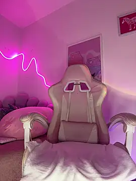 Snapshot of Tsuki-moon chatting on 01/28/25, 12:26 Tsuki-moon online show from 01/28/25, 12:26