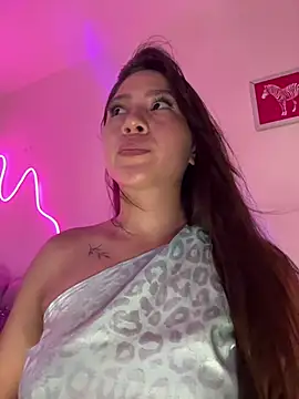 Snapshot of Tsuki-moon chatting on 02/06/25, 12:11 Tsuki-moon online show from 02/06/25, 12:11