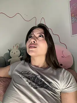 Snapshot of Tsuki-moon chatting on 02/14/25, 03:22 Tsuki-moon online show from 02/14/25, 03:22