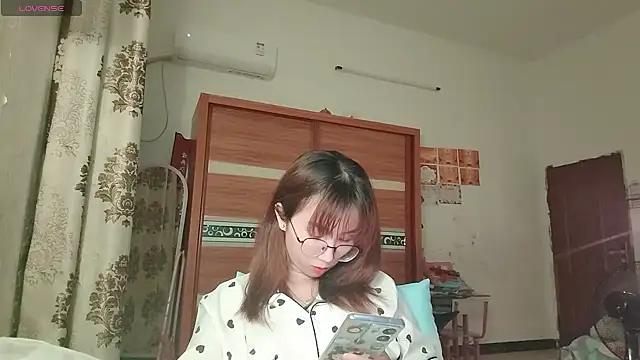 Lili 666 online show from 05/17/26, 05:42