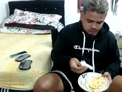 Snapshot of Boycuriousxxx chatting on 09/16/25, 11:00 Boycuriousxxx online show from 09/16/25, 11:00