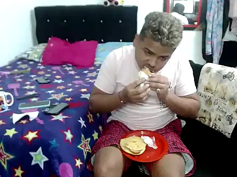 Snapshot of Boycuriousxxx chatting on 09/28/25, 02:55 Boycuriousxxx online show from 09/28/25, 02:55