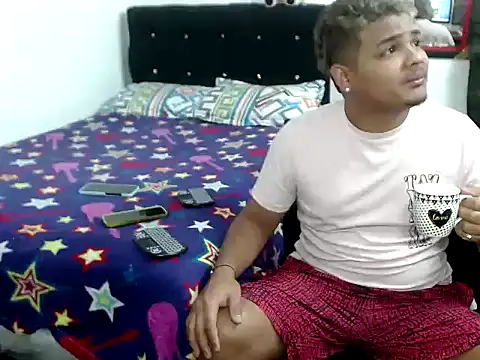 Snapshot of Boycuriousxxx chatting on 09/29/25, 11:04 Boycuriousxxx online show from 09/29/25, 11:04