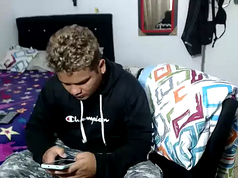 Snapshot of Boycuriousxxx chatting on 10/09/25, 01:20 Boycuriousxxx online show from 10/09/25, 01:20