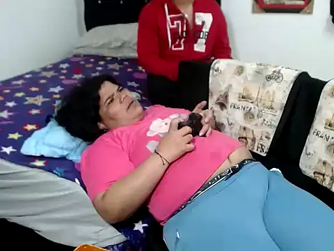 Snapshot of Boycuriousxxx chatting on 10/13/25, 11:27 Boycuriousxxx online show from 10/13/25, 11:27