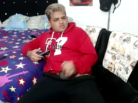 Snapshot of Boycuriousxxx chatting on 10/14/25, 12:06 Boycuriousxxx online show from 10/14/25, 12:06