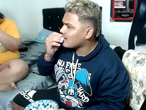 Snapshot of Boycuriousxxx chatting on 10/22/25, 11:10 Boycuriousxxx online show from 10/22/25, 11:10