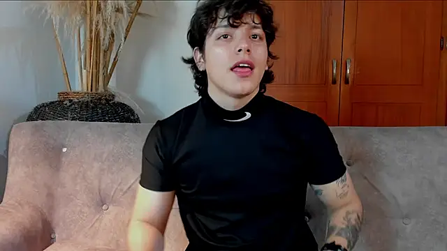 Snapshot of bravoboreal chatting on 10/30/25, 07:25 bravoboreal online show from 10/30/25, 07:25