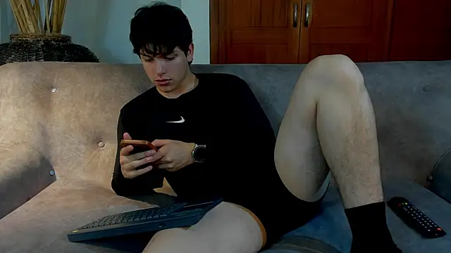 Snapshot of bravoboreal chatting on 11/10/25, 07:35 bravoboreal online show from 11/10/25, 07:35