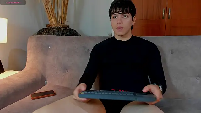 Snapshot of bravoboreal chatting on 11/20/25, 01:55 bravoboreal online show from 11/20/25, 01:55